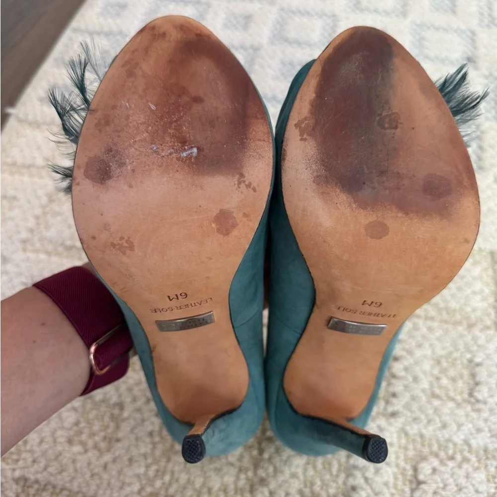 BADGLEY MISCHKA Ginnie teal leather heels & feathers size US 6 party wedding - Picture 5 of 7